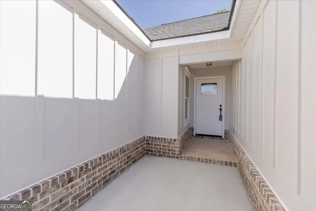 a view of an empty room and window