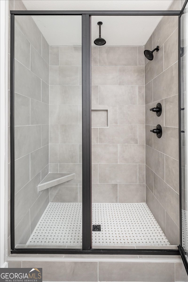 506 New Hope Drive Perry, GA 31069 - Photo 31 of 51 a bathroom with a shower