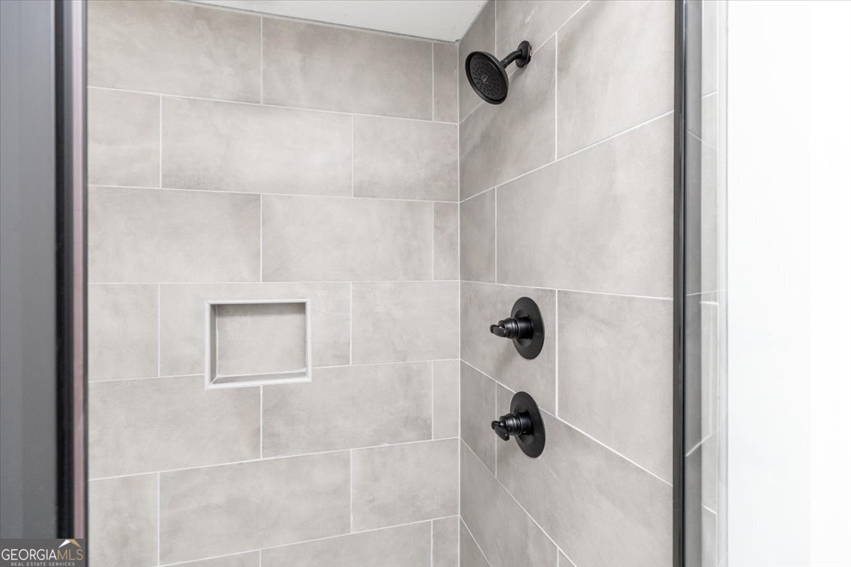 506 New Hope Drive Perry, GA 31069 - Photo 32 of 51 a bathroom with a shower