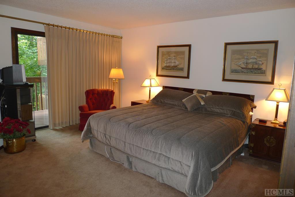 84-25 Emerald Ridge Road, Unit 25 Sapphire, NC 28774 - Photo 12 of 29 Gallery Image 12