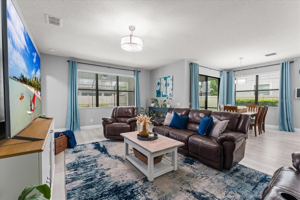 1675 Feather Grass Loop Lutz, FL 33558 - Photo 14 of 63