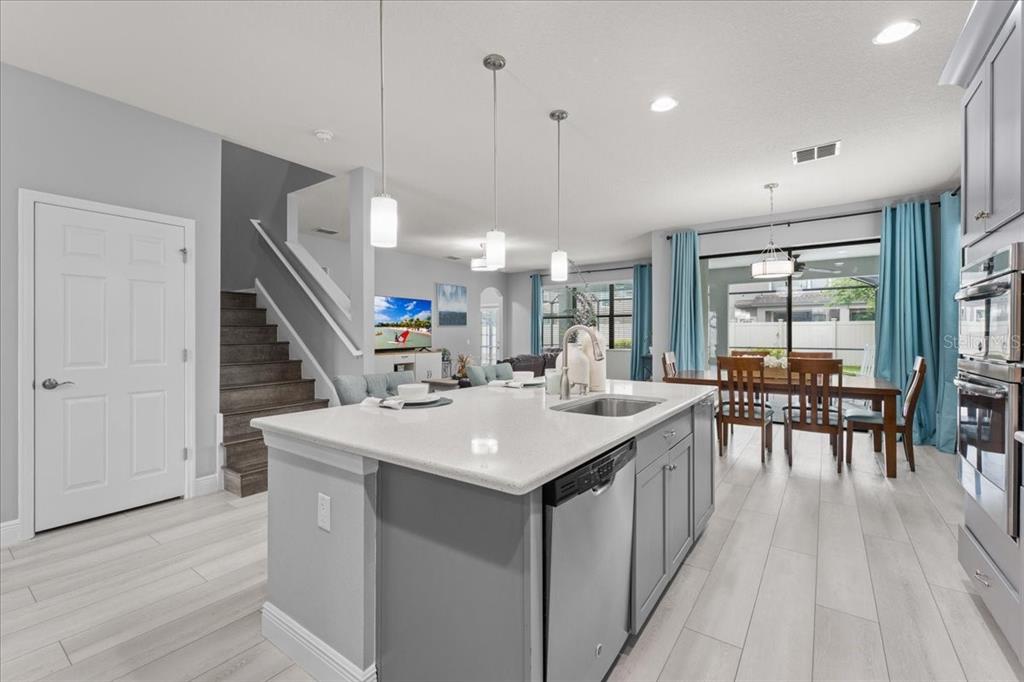 1675 Feather Grass Loop Lutz, FL 33558 - Photo 18 of 63