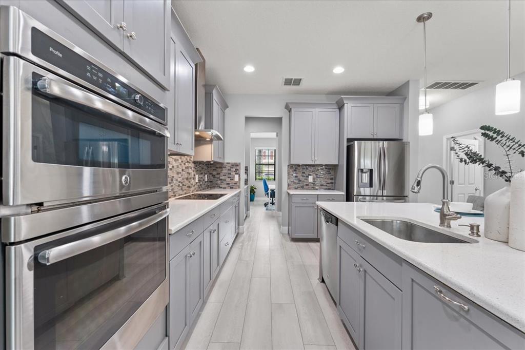 1675 Feather Grass Loop Lutz, FL 33558 - Photo 22 of 63