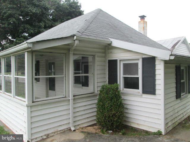a view of the house front of house