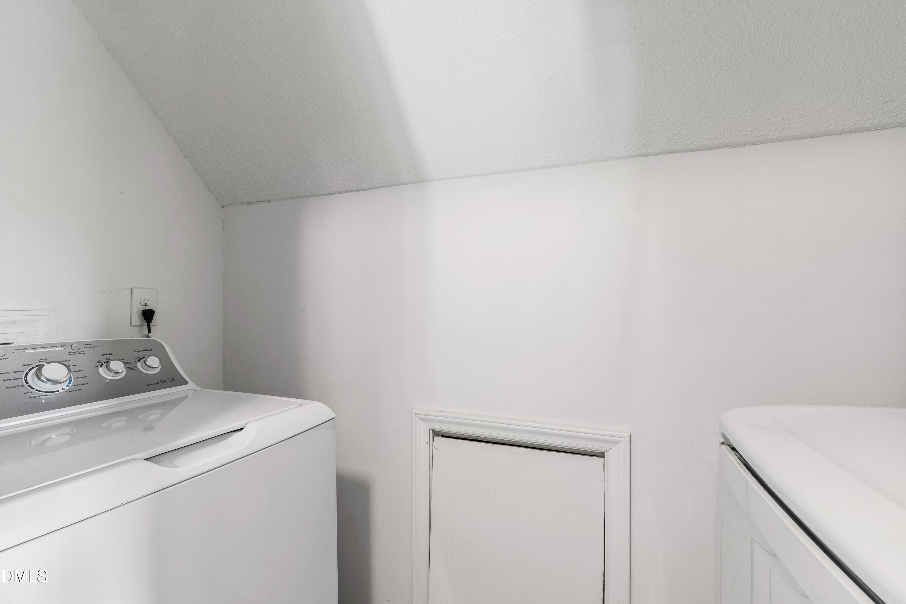705 Felicia Street Durham, NC 27704 - Photo 27 of 37 a utility room with dryer and washer