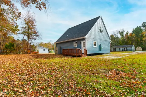 a view of house with a yard
