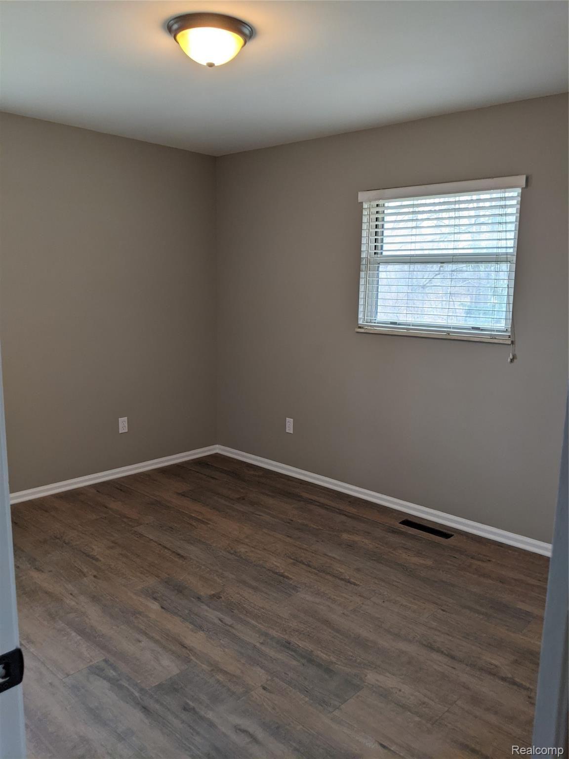 11354 Runyan Lake Road Fenton, MI 48430 - Photo 10 of 23 11354 Runyan Bedroom 2.jpg
