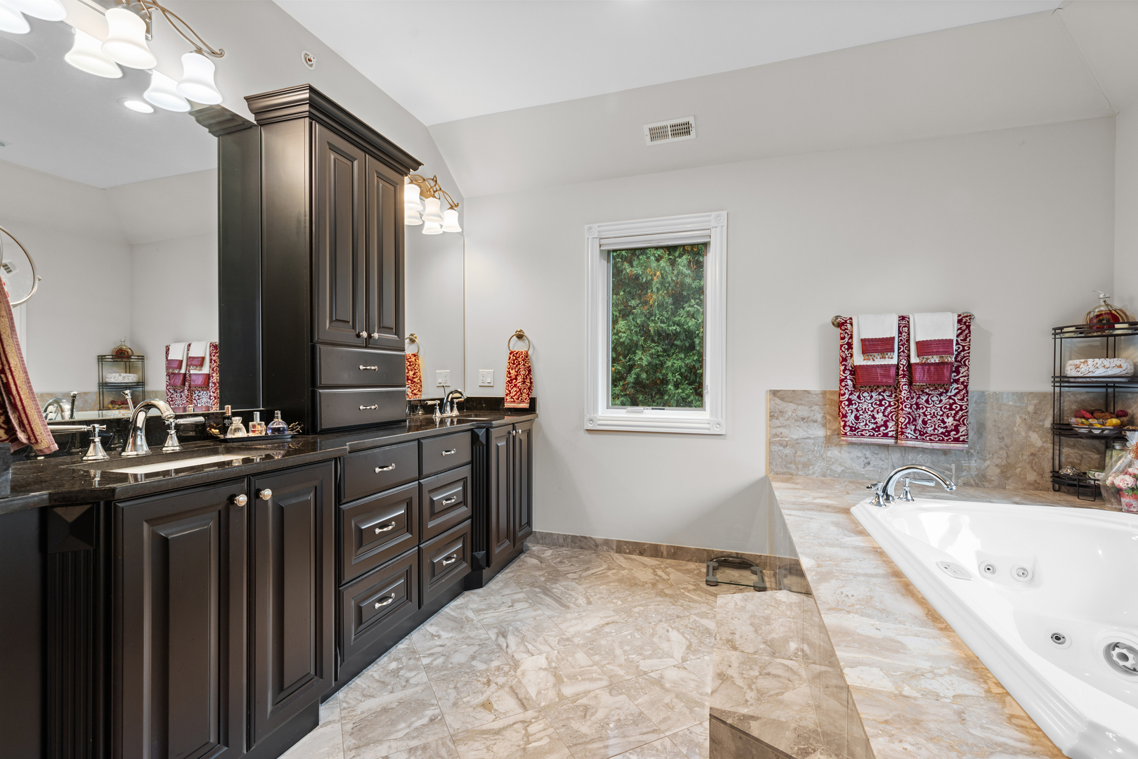 676 Greenwood Road Northbrook, IL 60062 - Photo 13 of 36 Gallery Image 13