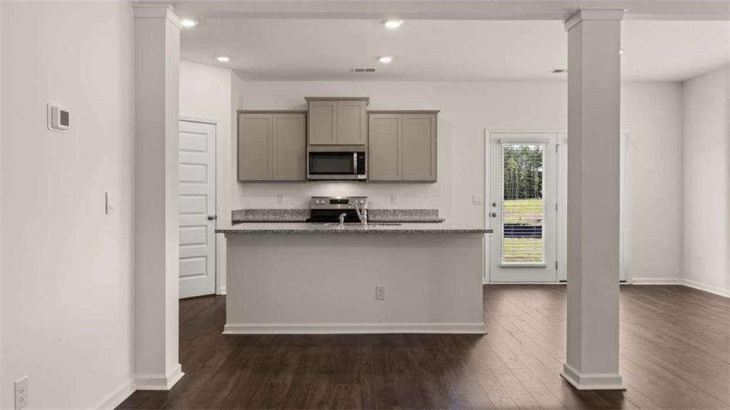 302 Friendship Oak Way Hampton, GA 30228 - Photo 4 of 34