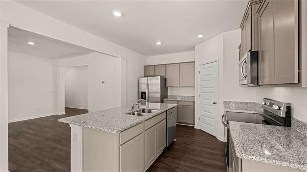 302 Friendship Oak Way Hampton, GA 30228 - Photo 7 of 34