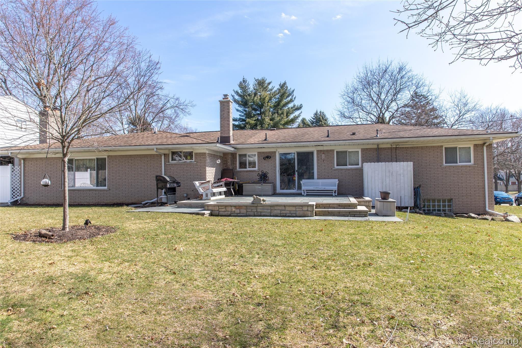 814 Wilwood Road Rochester, MI 48309 - Photo 46 of 57 Patio for entertaining