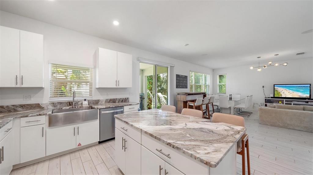 2587 Temple Street Sarasota, FL 34239 - Photo 8 of 25