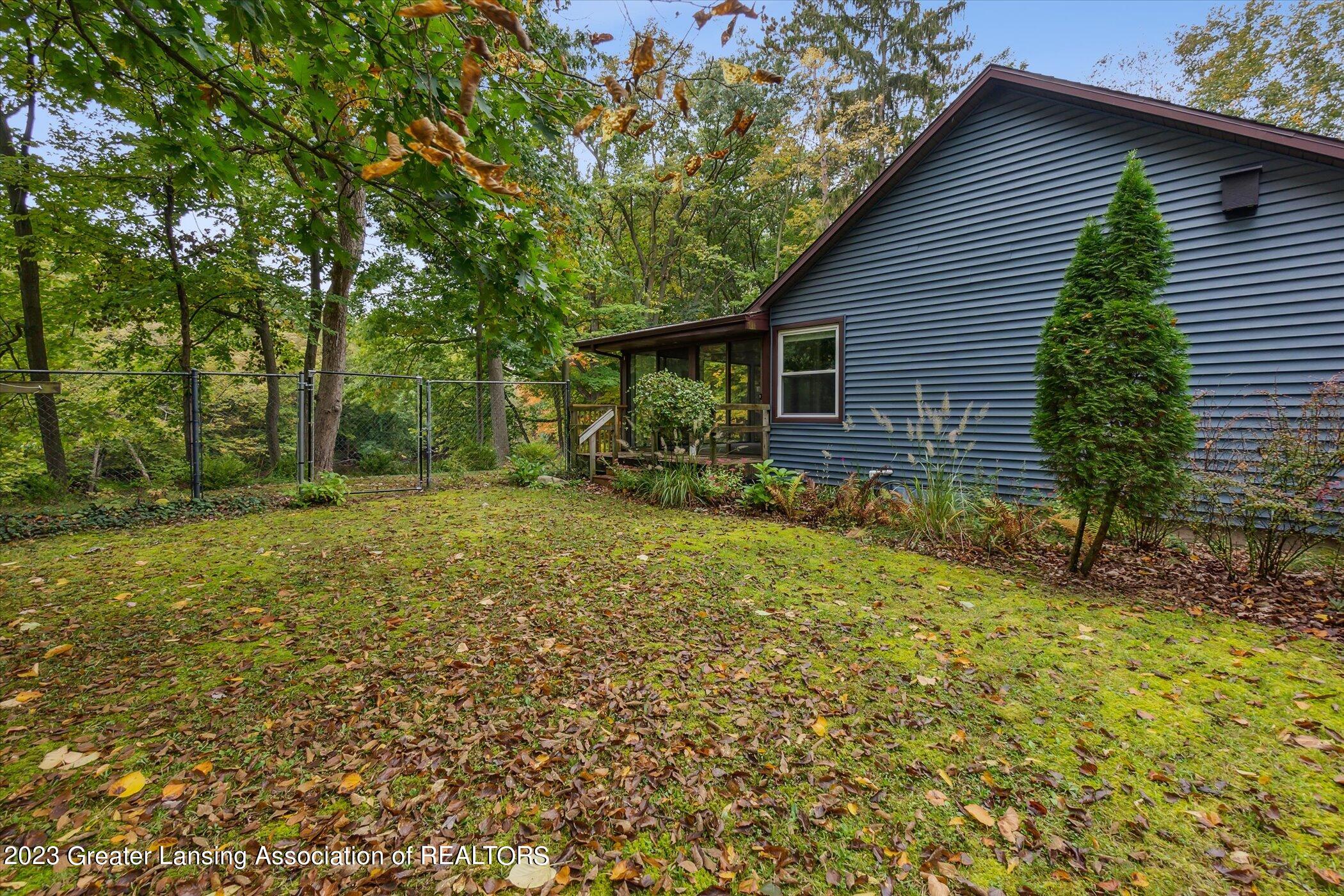 1393 South Michigan Road Eaton Rapids, MI 48827 - Photo 24 of 27 24 Back Yard