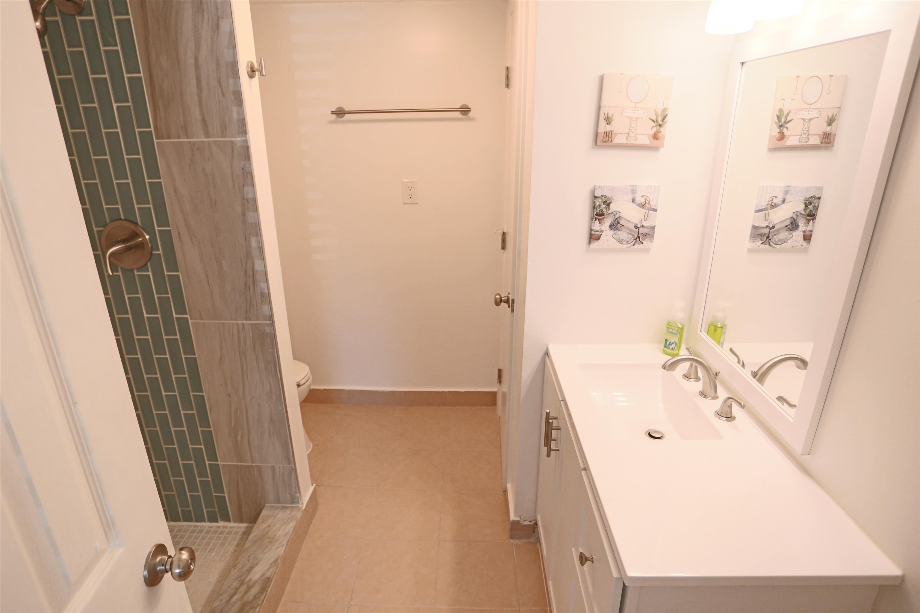 3765 Crown Point Road, Unit 4 Jacksonville, FL 32257 - Photo 27 of 27 a bathroom with a bathtub sink and mirror