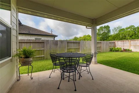 $325,000 | 4910 Bottlebrush Drive, Pearland, TX 77584