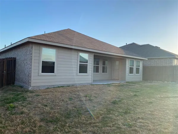 $2,195 | 448 Saguaro Drive, Fort Worth, TX 76052