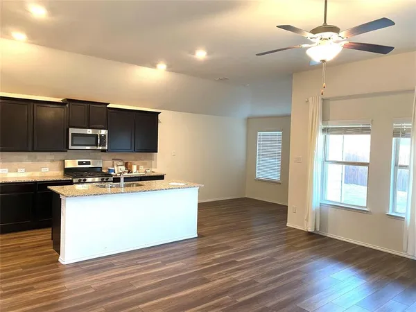 $2,195 | 448 Saguaro Drive, Fort Worth, TX 76052