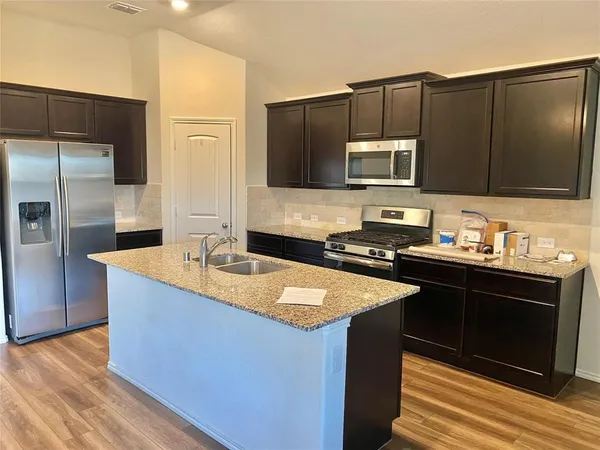 $2,195 | 448 Saguaro Drive, Fort Worth, TX 76052