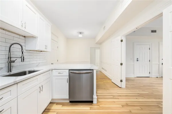 $2,400 | 54 Sutton Street, Unit 3, Providence, RI 02903