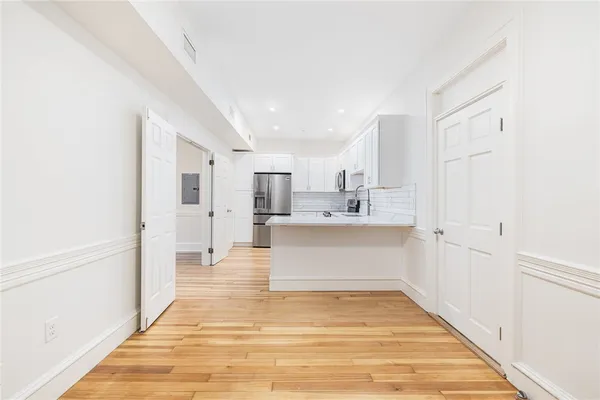 $2,400 | 54 Sutton Street, Unit 3, Providence, RI 02903