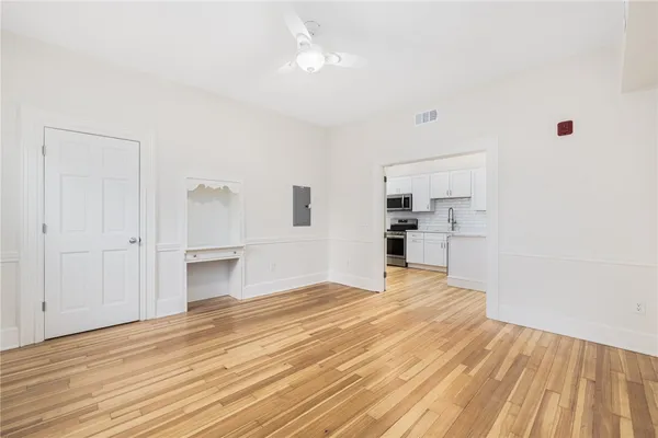 $2,400 | 54 Sutton Street, Unit 3, Providence, RI 02903