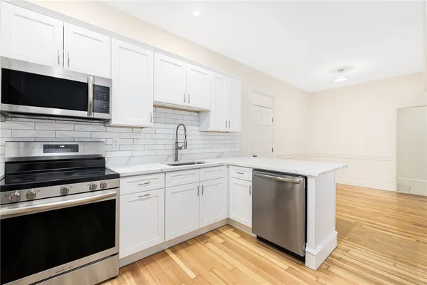 $2,400 | 54 Sutton Street, Unit 3, Providence, RI 02903