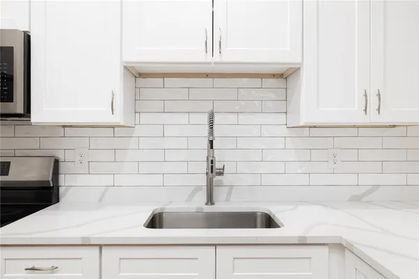 $2,400 | 54 Sutton Street, Unit 3, Providence, RI 02903