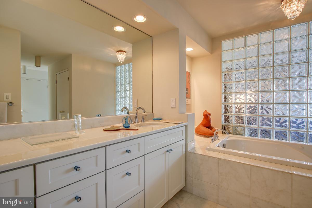 2016 Turtle Pond Drive Reston, VA 20191 - Photo 14 of 30 Bath (Master)
