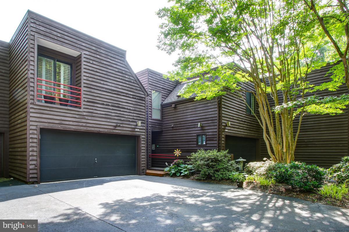 2016 Turtle Pond Drive Reston, VA 20191 - Photo 3 of 30 2 Car Garage