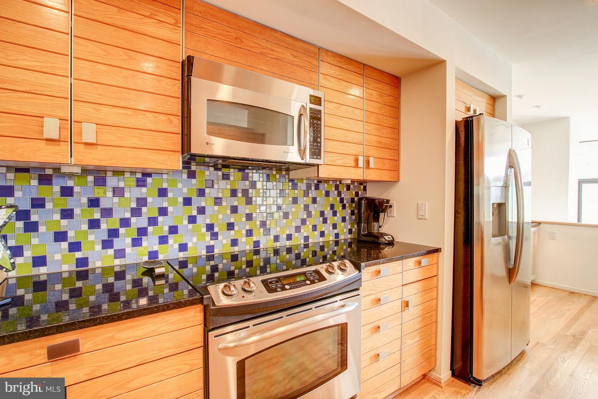 2016 Turtle Pond Drive Reston, VA 20191 - Photo 6 of 30 Glass tile backsplash brings the outdoors in!