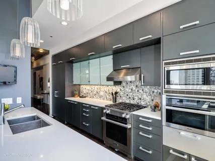 $1,279,000 | 550 North St Clair Street, Unit 2402, Chicago, IL 60611