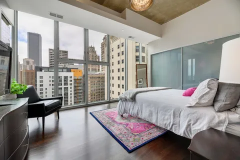 $1,279,000 | 550 North St Clair Street, Unit 2402, Chicago, IL 60611