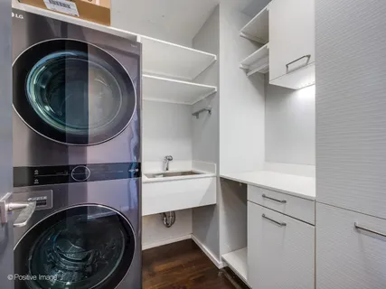 $1,279,000 | 550 North St Clair Street, Unit 2402, Chicago, IL 60611