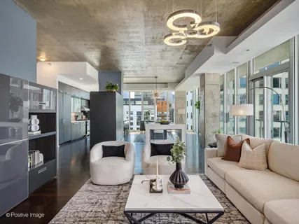 $1,279,000 | 550 North St Clair Street, Unit 2402, Chicago, IL 60611