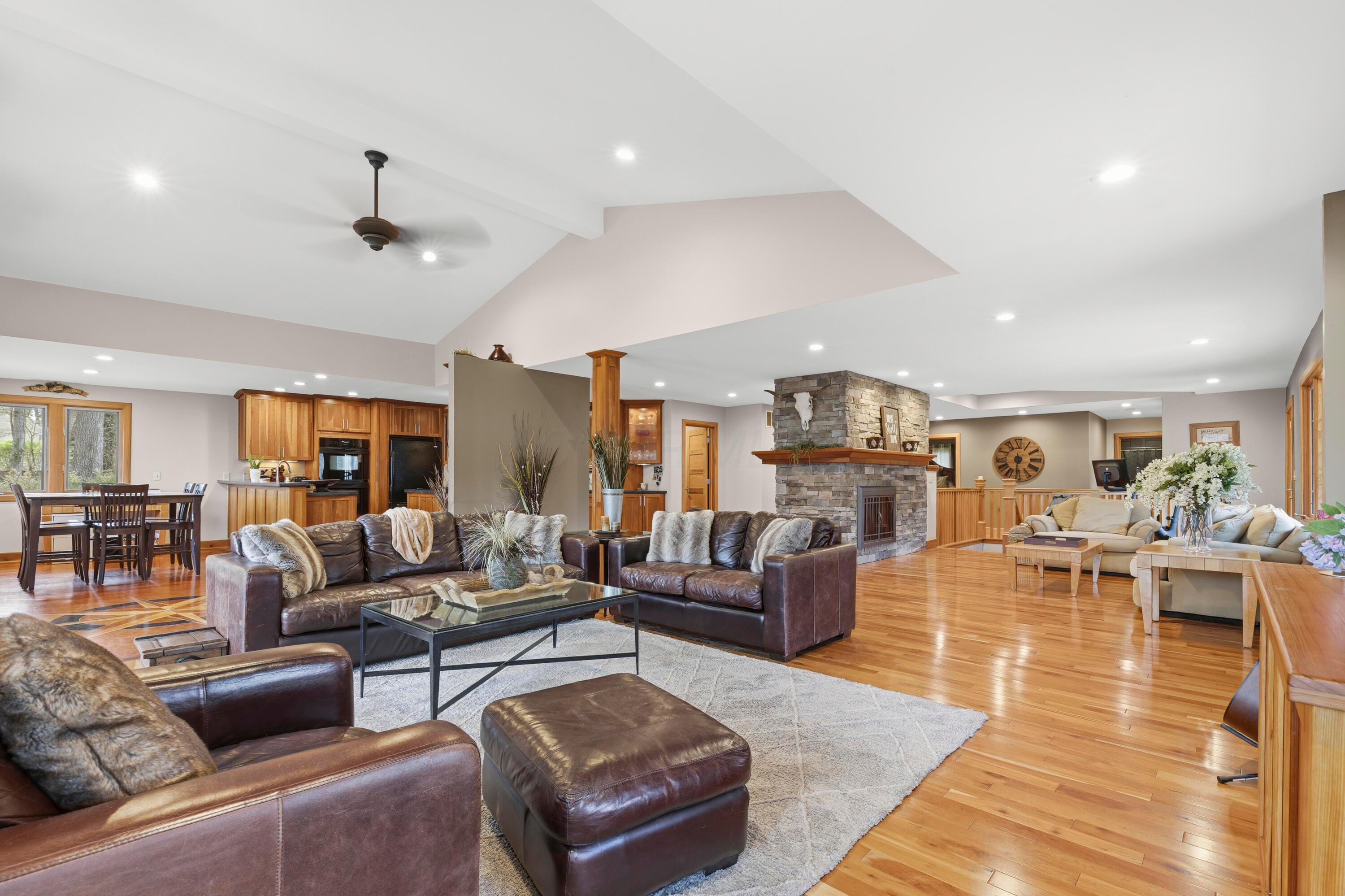 7860 Schott Road Westerville, OH 43081 - Photo 23 of 71 23. Great Room