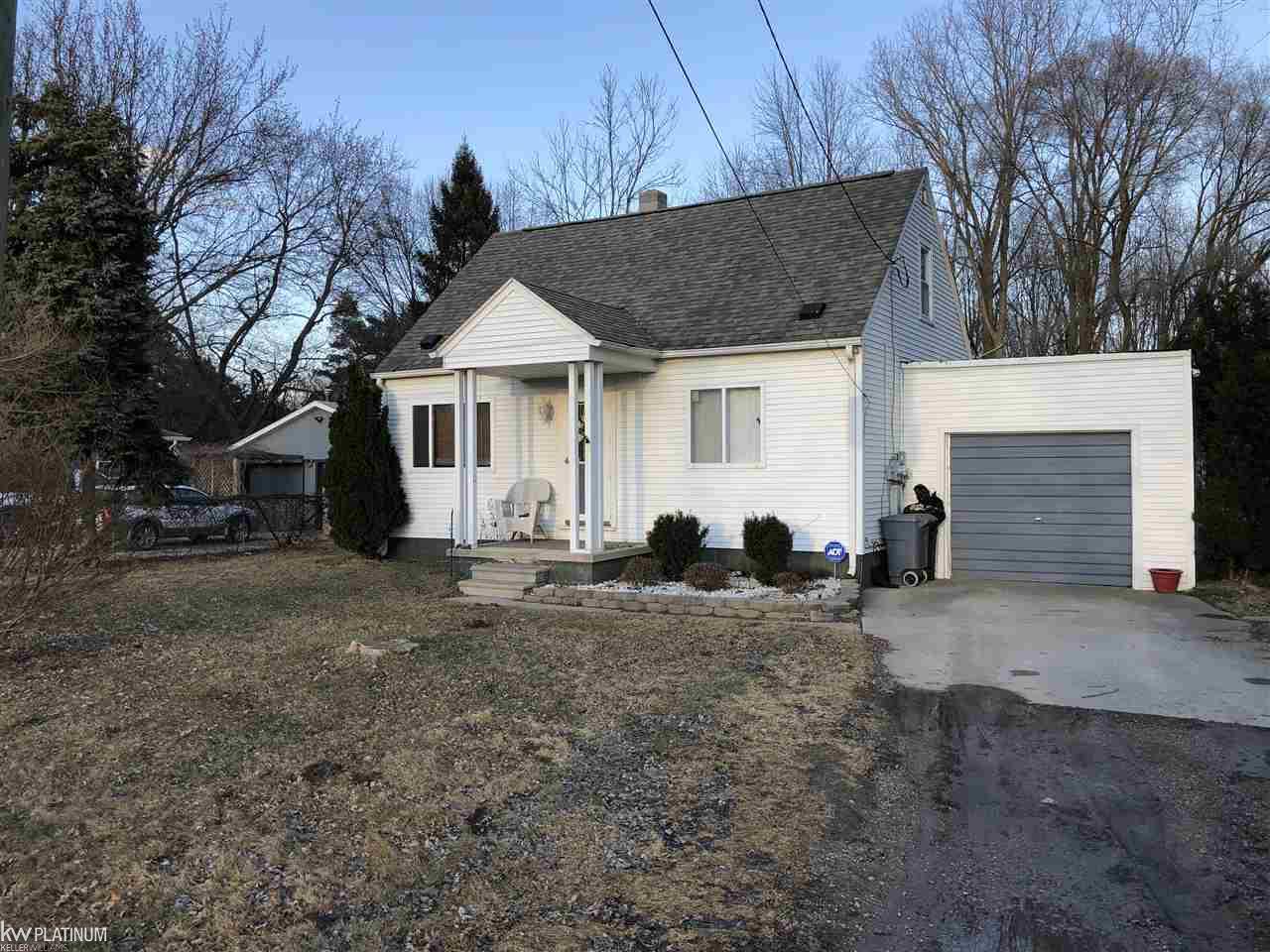 2050 Michigan Road Port Huron, MI 48060 - Photo 2 of 24 31373614-1.JPG