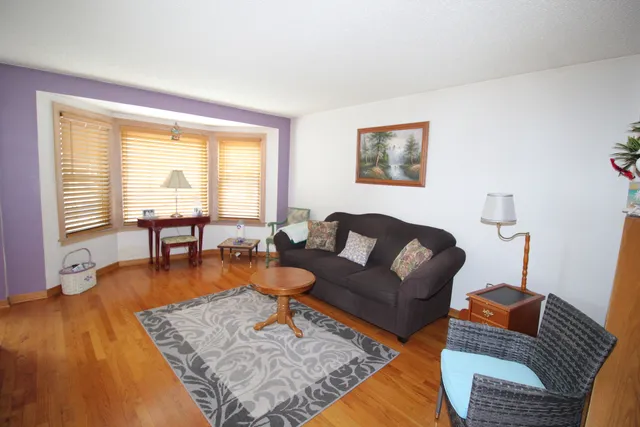 $325,000 | 3332 West 108th Street, Chicago, IL 60655