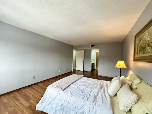 $136,000 | 4120 Parklawn Avenue, Unit 134, Edina, MN 55435