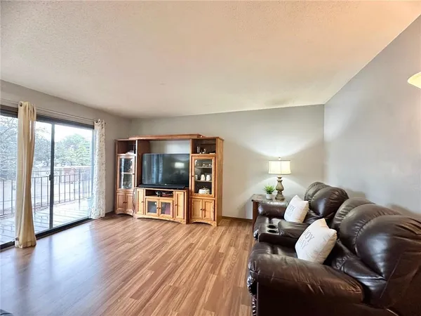 $136,000 | 4120 Parklawn Avenue, Unit 134, Edina, MN 55435