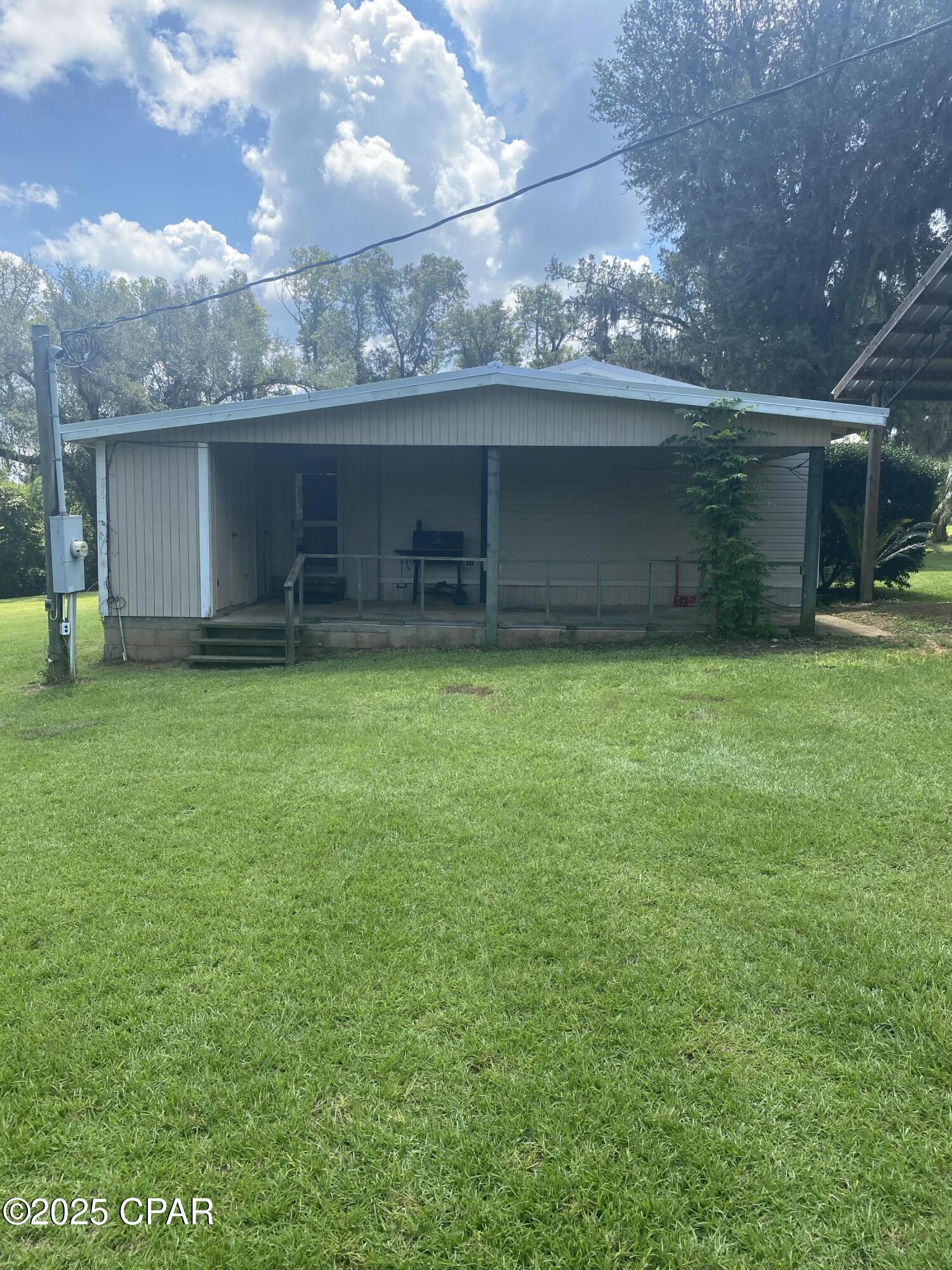 1386 Parker Road Grand Ridge, FL 32442 - Photo 7 of 23