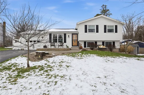 $224,900 | 1555 Winterberry Court, Walworth, NY 14568