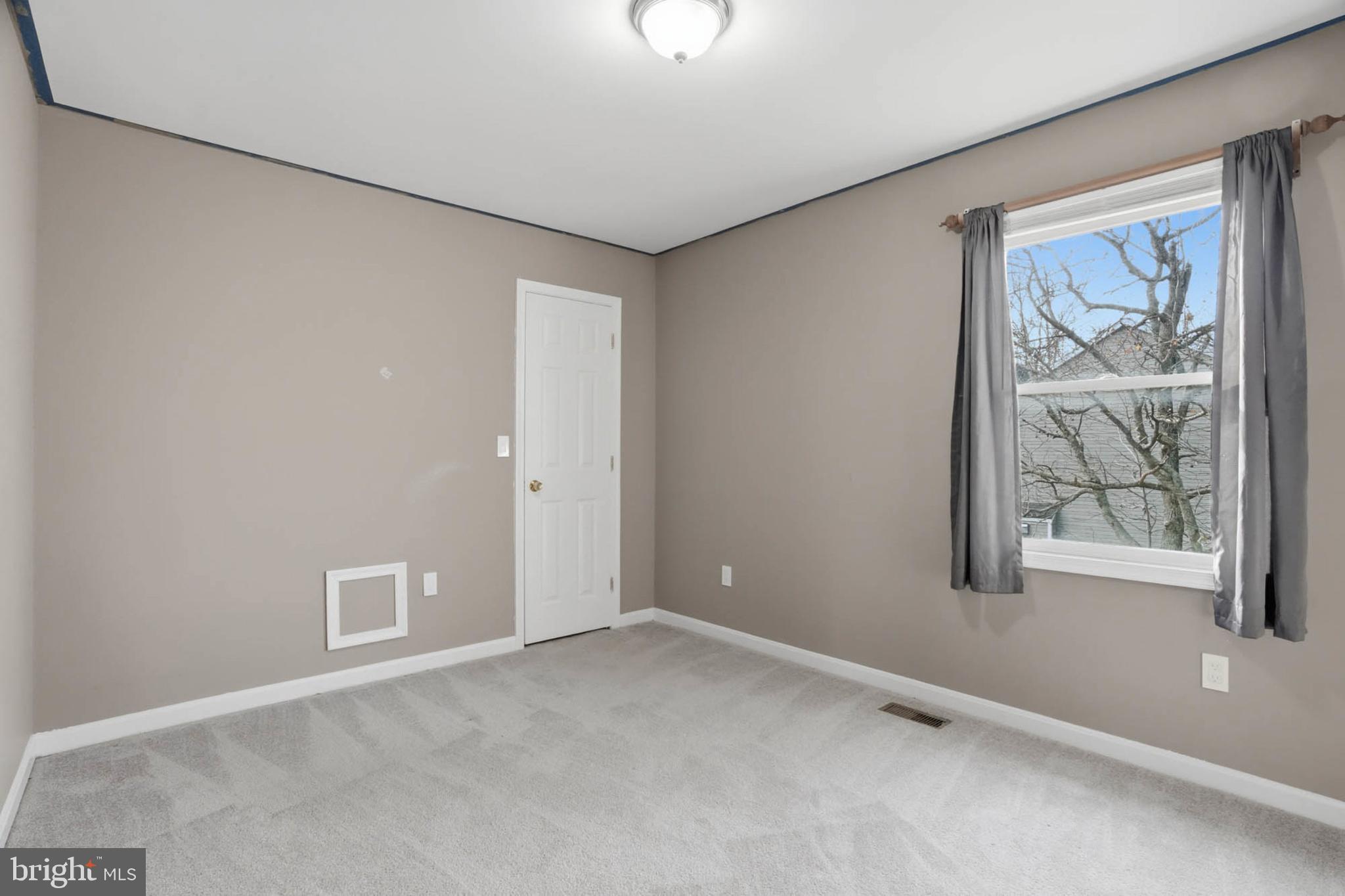4742 Chestnut Road Shady Side, MD 20764 - Photo 23 of 41 Bright and airy room with natural light.