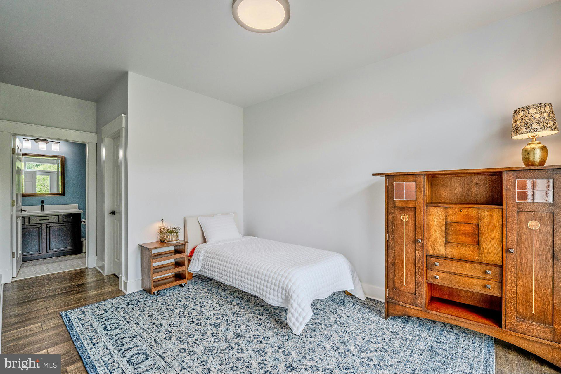 18120 Ridgewood Place Round Hill, VA 20141 - Photo 14 of 46 Main level ensuite w/ WIC