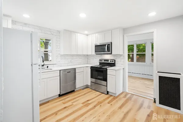 $599,900 | 174 Alcoa Avenue, Edison, NJ 08837