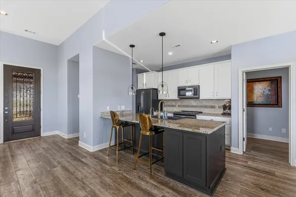 $498,650 | 2001 Kahala Sunset Drive, Spicewood, TX 78669