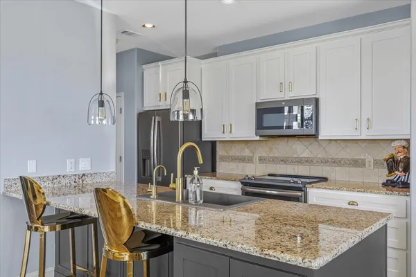 $498,650 | 2001 Kahala Sunset Drive, Spicewood, TX 78669