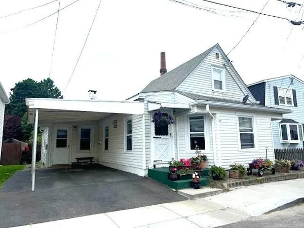$1,950 | 23 Rock Street, Bristol, RI 02809