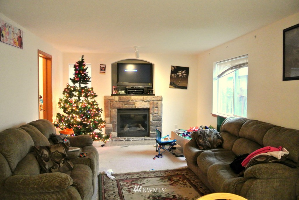 16609 113th Avenue Southeast Renton, WA 98055 - Photo 8 of 12 Gallery Image 8