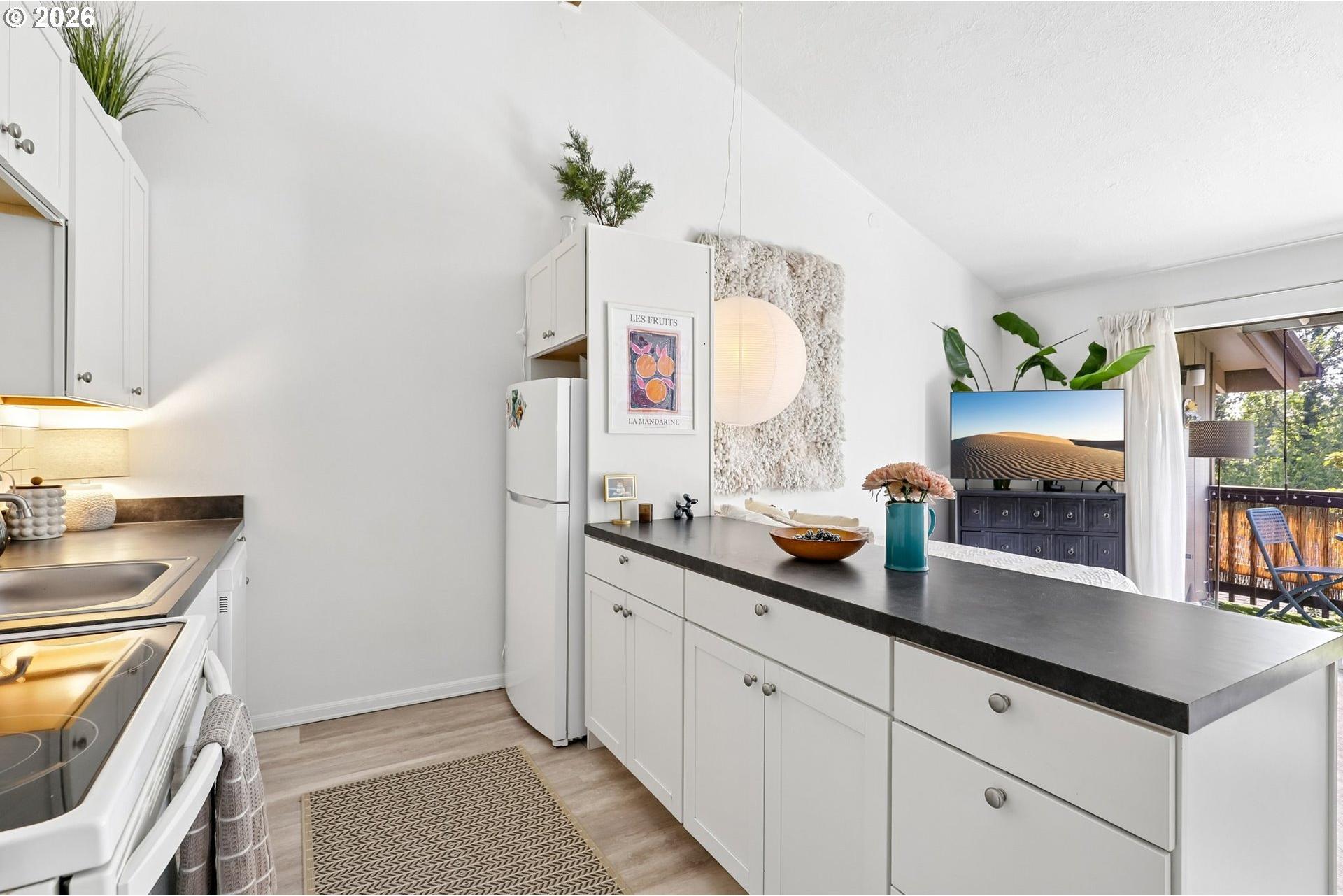 7726 Southwest Barnes Road, Unit B Portland, OR 97225 - Photo 16 of 31 Gallery Image 16