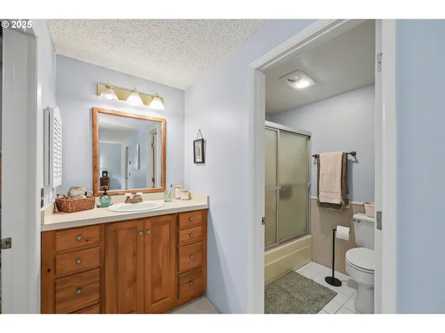 $377,000 | 21 Westbrook Way, Eugene, OR 97405